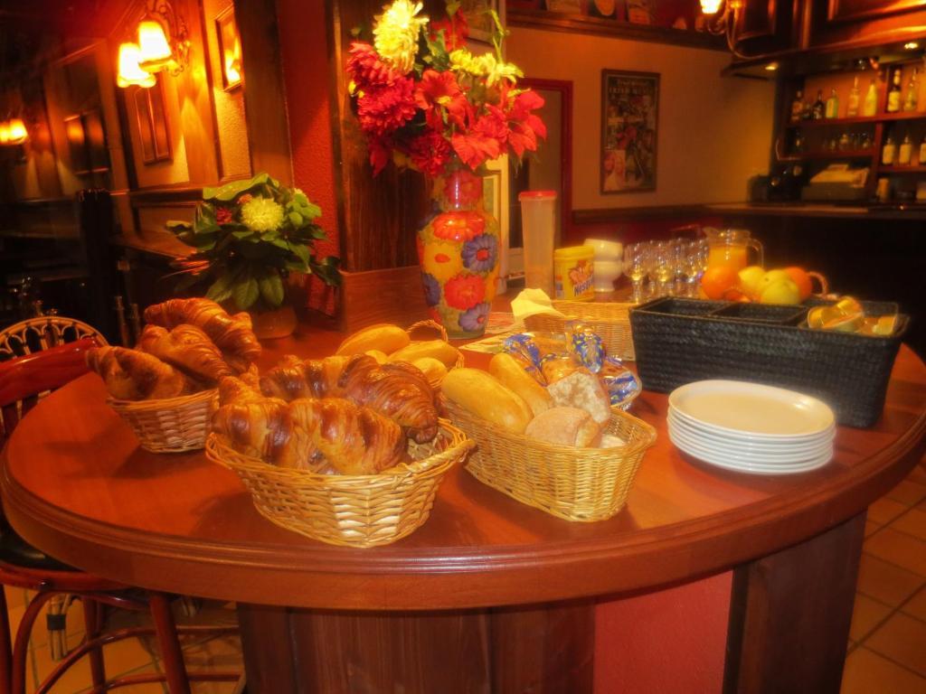 Hotellerie Du Centre Salies-du-Salat Екстериор снимка